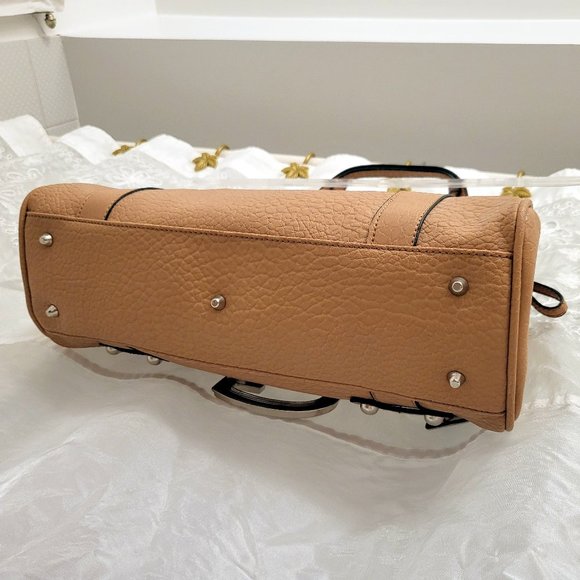 ✨HOST PICK!✨ NEW Guess Handbag, Tan/Beige, Double Straps, Compartments! - Picture 9 of 13